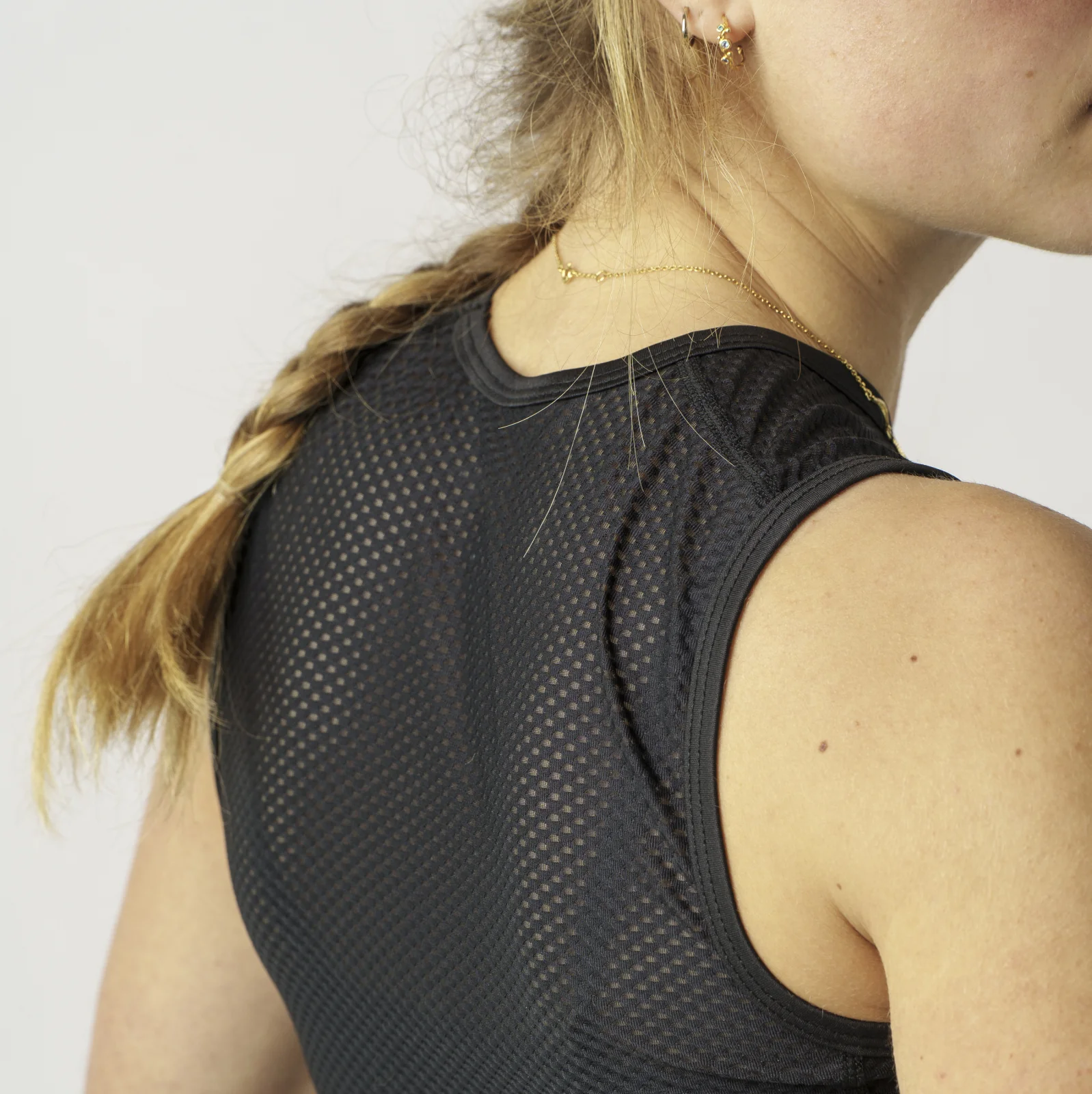 GripGrab Womens Ultralight Mesh Sleeveless Base Layer - Image 4