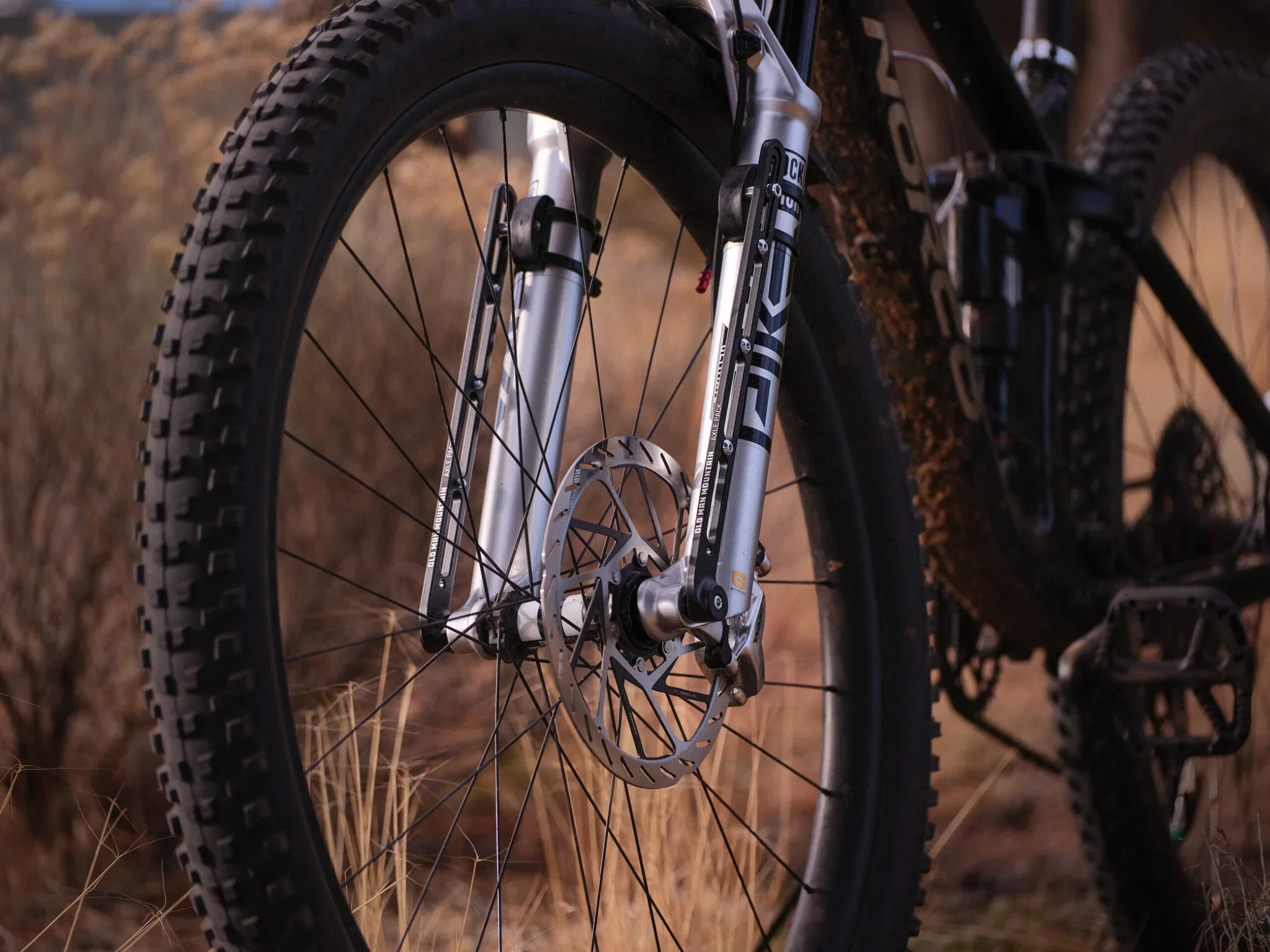 Old Man Mountain Axle Pack Black - Image 4