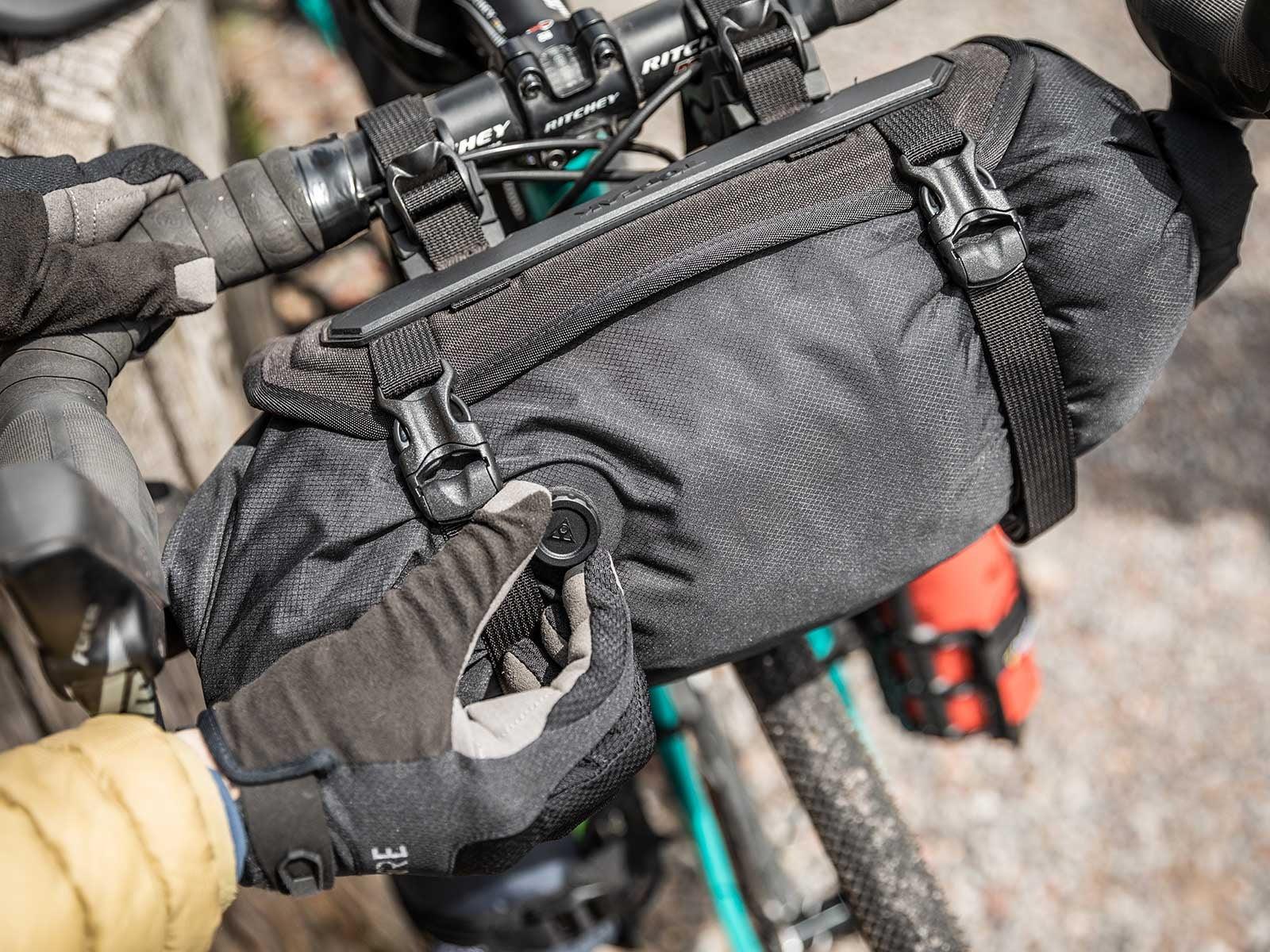 Topeak FrontLoader 8L Handlebar Bag - Image 5